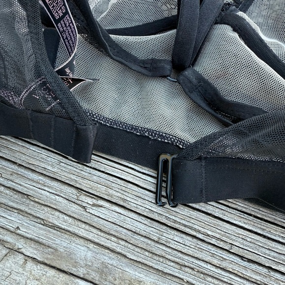 Victoria Secret Very Sexy Unlined Plunge Black Lace Bra 34C - Picture 5 of 6